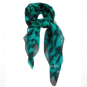 Anna Coroneo kisses silk scarf